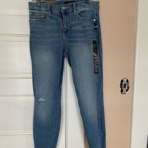 Distressed skinny jeans